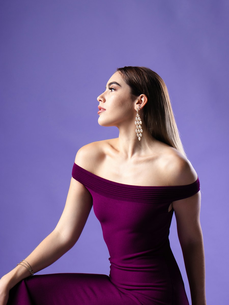 Off-shoulder dress in burgundy
