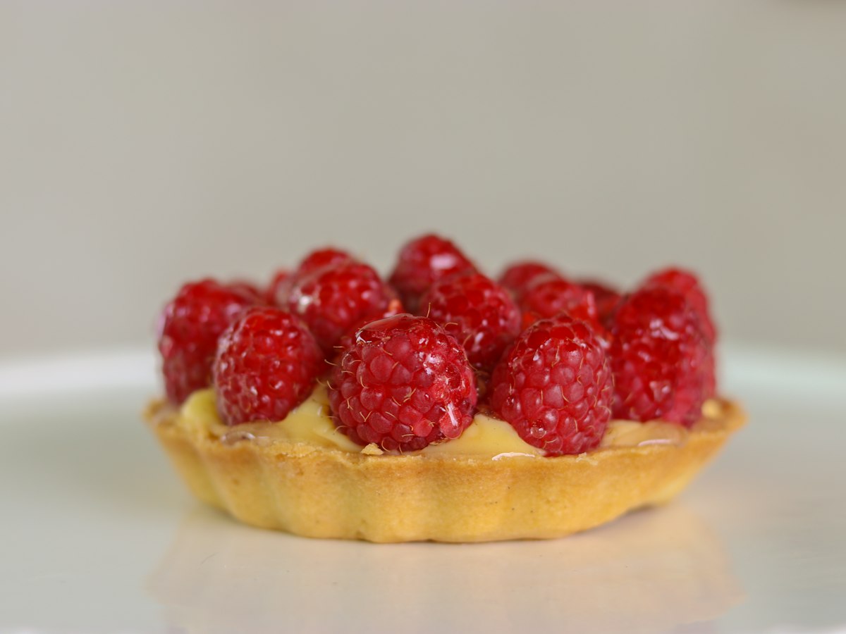 A cake is not a photograph
