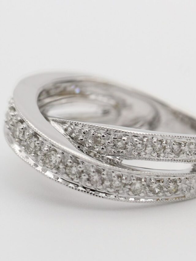 Plain court wedding band