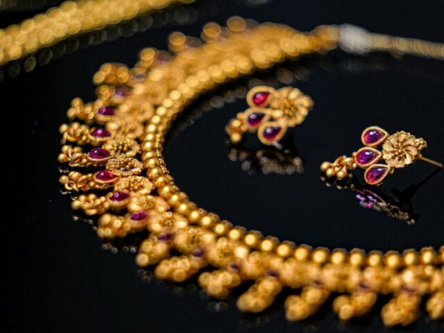 Necklaces & Pendants