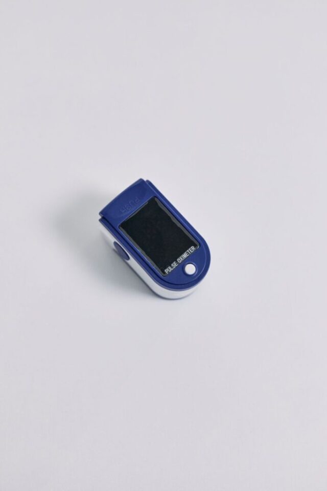 Fingertip pulse oximeter
