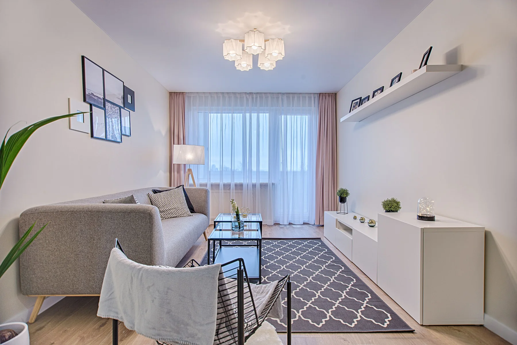 Elegant modern living room in Vilnius featuring contemporary furniture and decor.